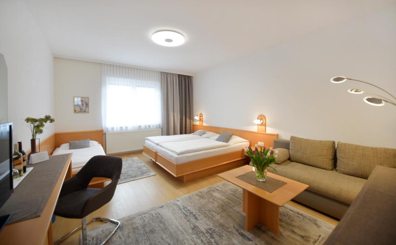 Hotel Nationalparkhof Gartner Weingut-Gastehaus Illmitz Esterno foto