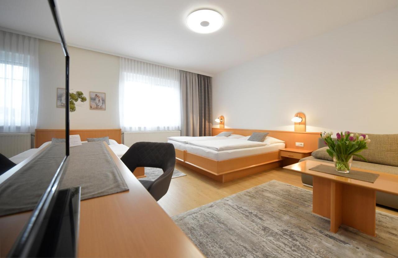 Hotel Nationalparkhof Gartner Weingut-Gastehaus Illmitz Esterno foto